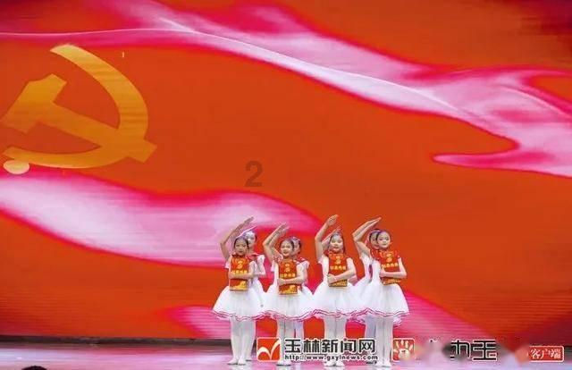 田馥甄外网发“打肿脸”惹立场质疑，曾多次发表不当言论，她做了什么？游戏画面
